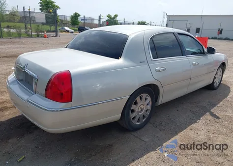 2004 Lincoln Town Car Ultimate from USA, damaged, VIN 1LNHM83W84Y645035